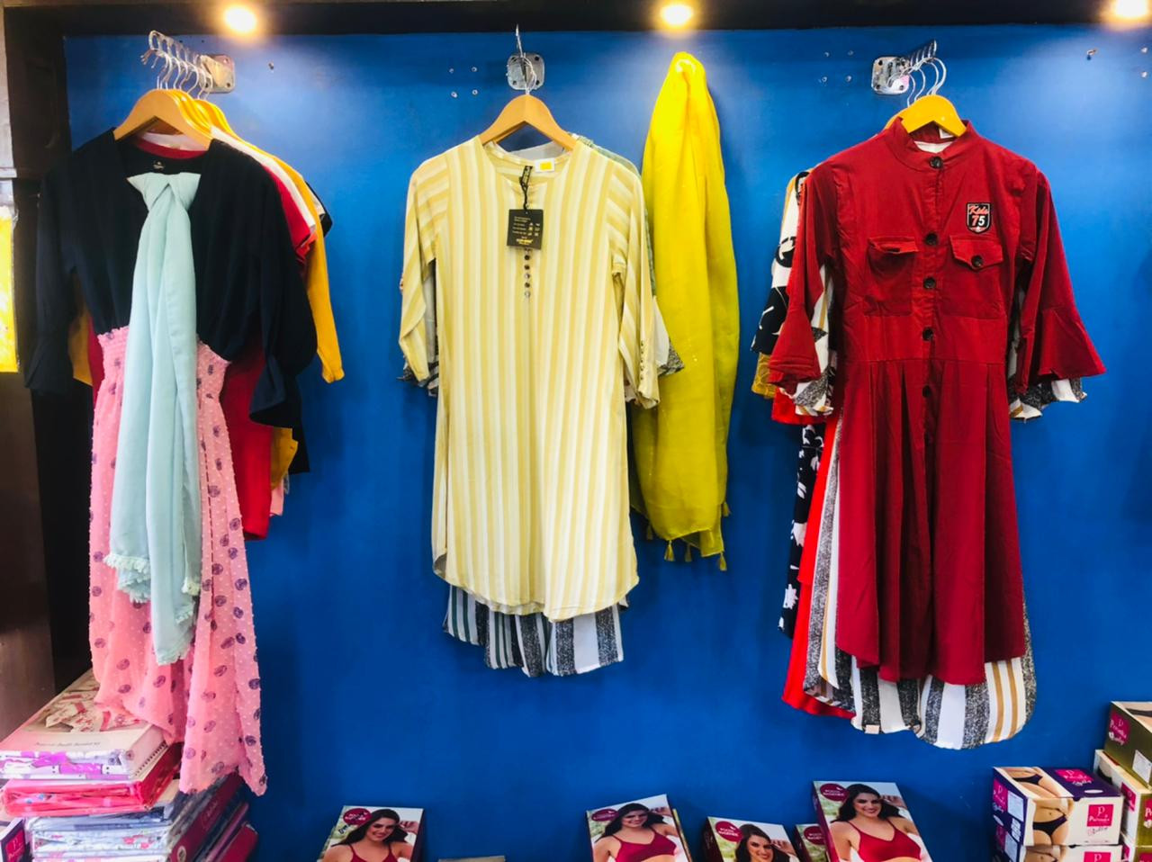 DRESS POINT & GIFT POINT